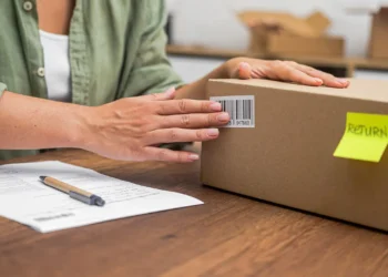 How to Manage Returns and Customer Service in Dropshipping